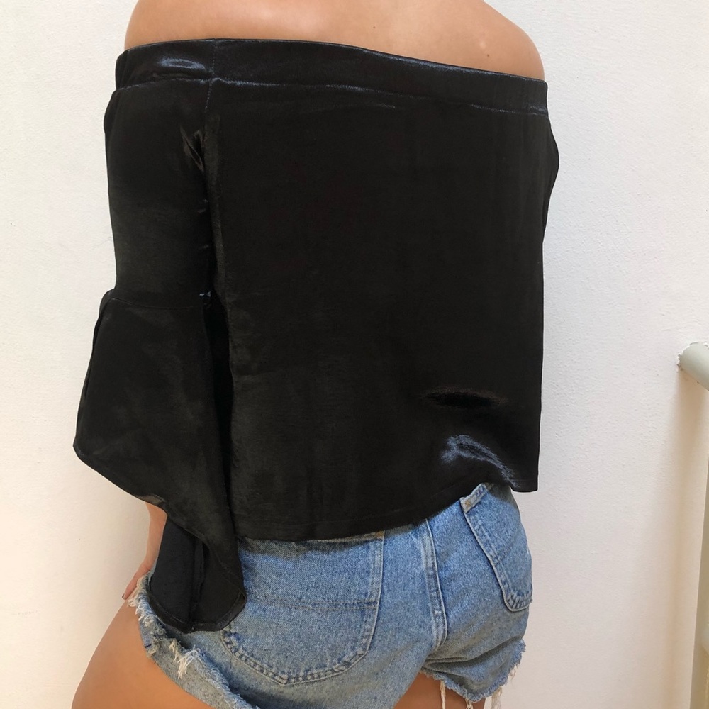 One Way off the shoulder top - Picture 3 of 4